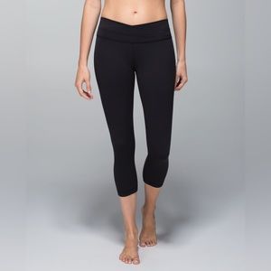Lululemon Astro Wunder Under Crop in Black Size 4